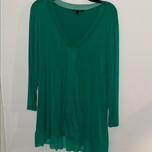 Cable & Gauge Green V-Neck Ruffle Hem Tunic